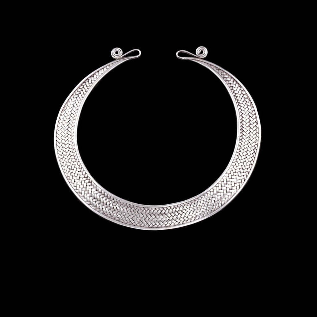 Collier torque en argent N°37  réalisé par tressage de lamelles en argent massif - Itsara bijoux